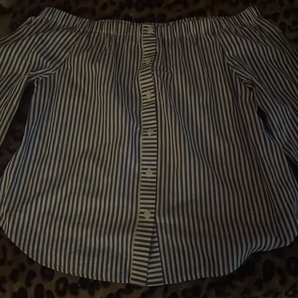 Off-Shoulder Top - Picture 2 of 8